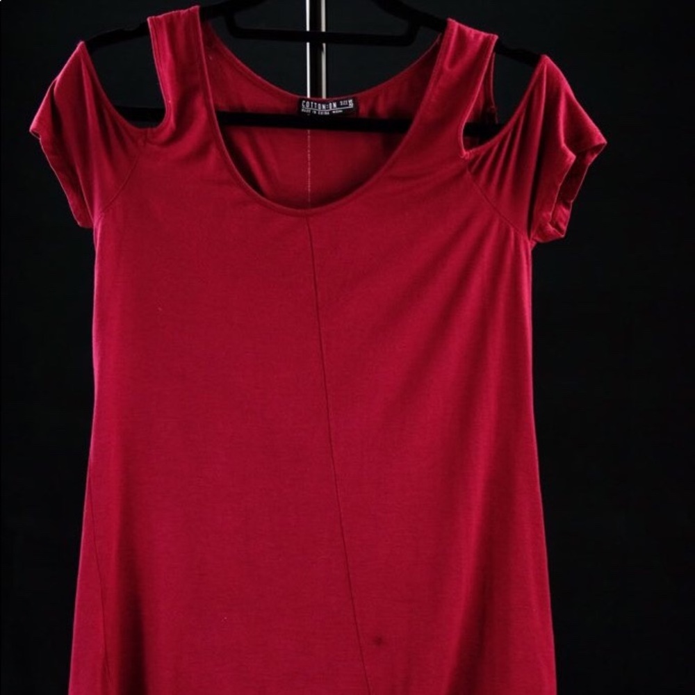 Open-shoulder top